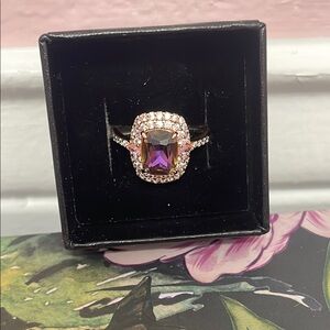 Elegant Gold and Silver Women's Ring size 7